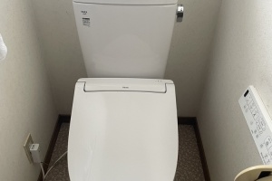 【トイレ交換】長年使用したトイレから水漏れ…　交換してほしい!!