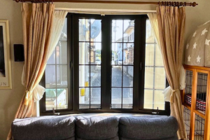 【出窓×内窓の施工例まとめ】サッシ色の違いが分かる!断熱・結露対策事例|香川県